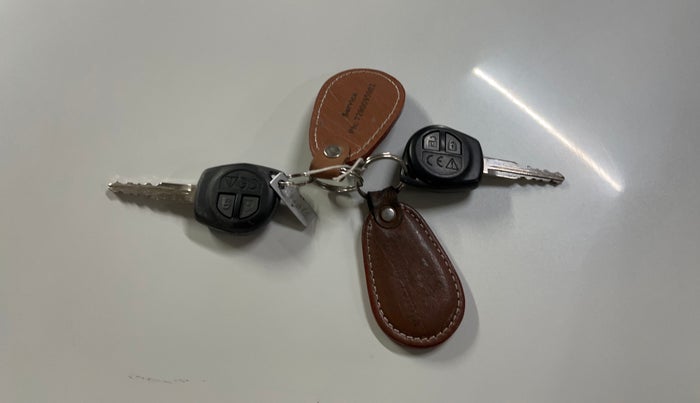 2024 Toyota Glanza E, Petrol, Manual, 13,398 km, Key Close Up