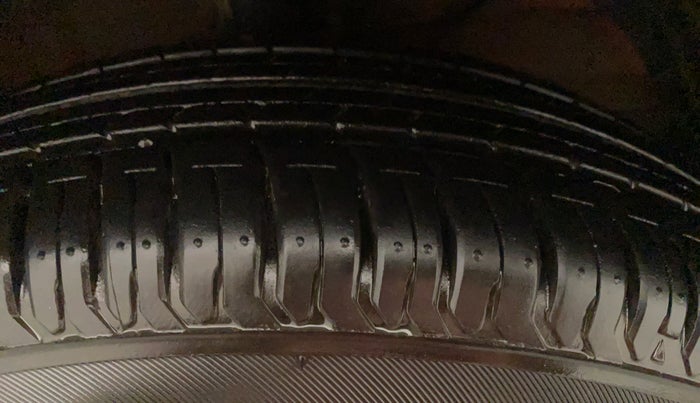 2021 Maruti Dzire VXI, Petrol, Manual, 18,343 km, Right Front Tyre Tread