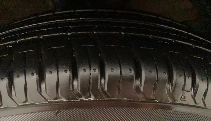 2021 Maruti Dzire VXI, Petrol, Manual, 18,343 km, Left Front Tyre Tread