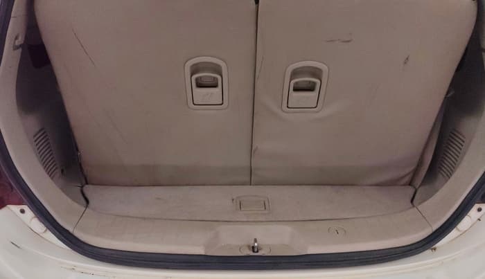 2016 Mahindra XUV500 W4, Diesel, Manual, 1,11,033 km, Boot Inside