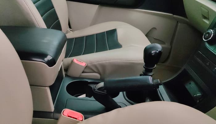 2016 Mahindra XUV500 W4, Diesel, Manual, 1,11,033 km, Gear Lever