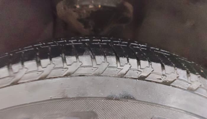 2016 Mahindra XUV500 W4, Diesel, Manual, 1,11,033 km, Right Front Tyre Tread