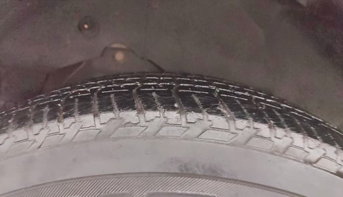 2016 Mahindra XUV500 W4, Diesel, Manual, 1,11,033 km, Right Rear Tyre Tread