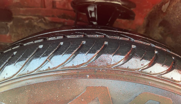 2013 Hyundai i10 SPORTZ 1.2 AT, Petrol, Automatic, 18,270 km, Left Front Tyre Tread