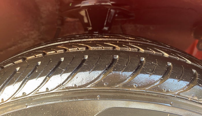 2013 Hyundai i10 SPORTZ 1.2 AT, Petrol, Automatic, 18,270 km, Right Front Tyre Tread