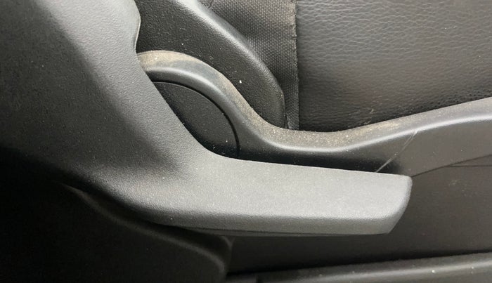 2022 Maruti XL6 ZETA MT, Petrol, Manual, 85,729 km, Driver Side Adjustment Panel