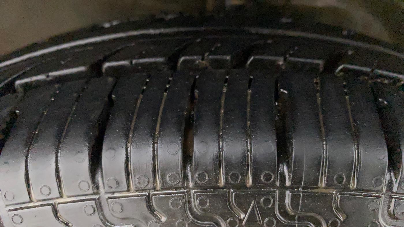 2014 Maruti Wagon R 1.0 LXI CNG, CNG, Manual, 57,087 km, Left Front Tyre Tread