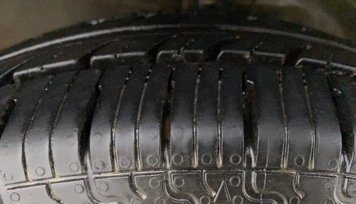 2014 Maruti Wagon R 1.0 LXI CNG, CNG, Manual, 57,087 km, Left Front Tyre Tread