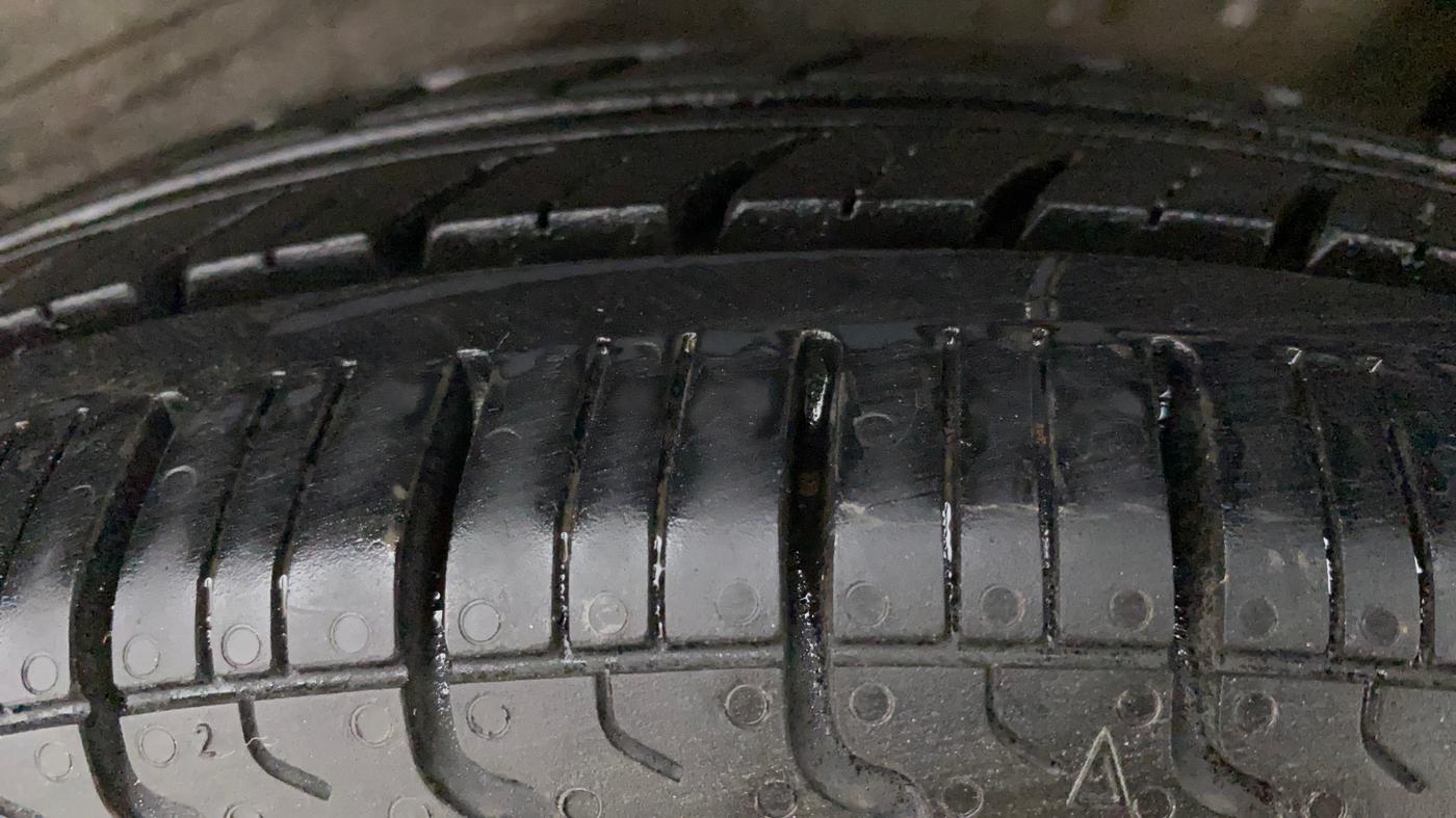 2014 Maruti Wagon R 1.0 LXI CNG, CNG, Manual, 57,087 km, Left Rear Tyre Tread