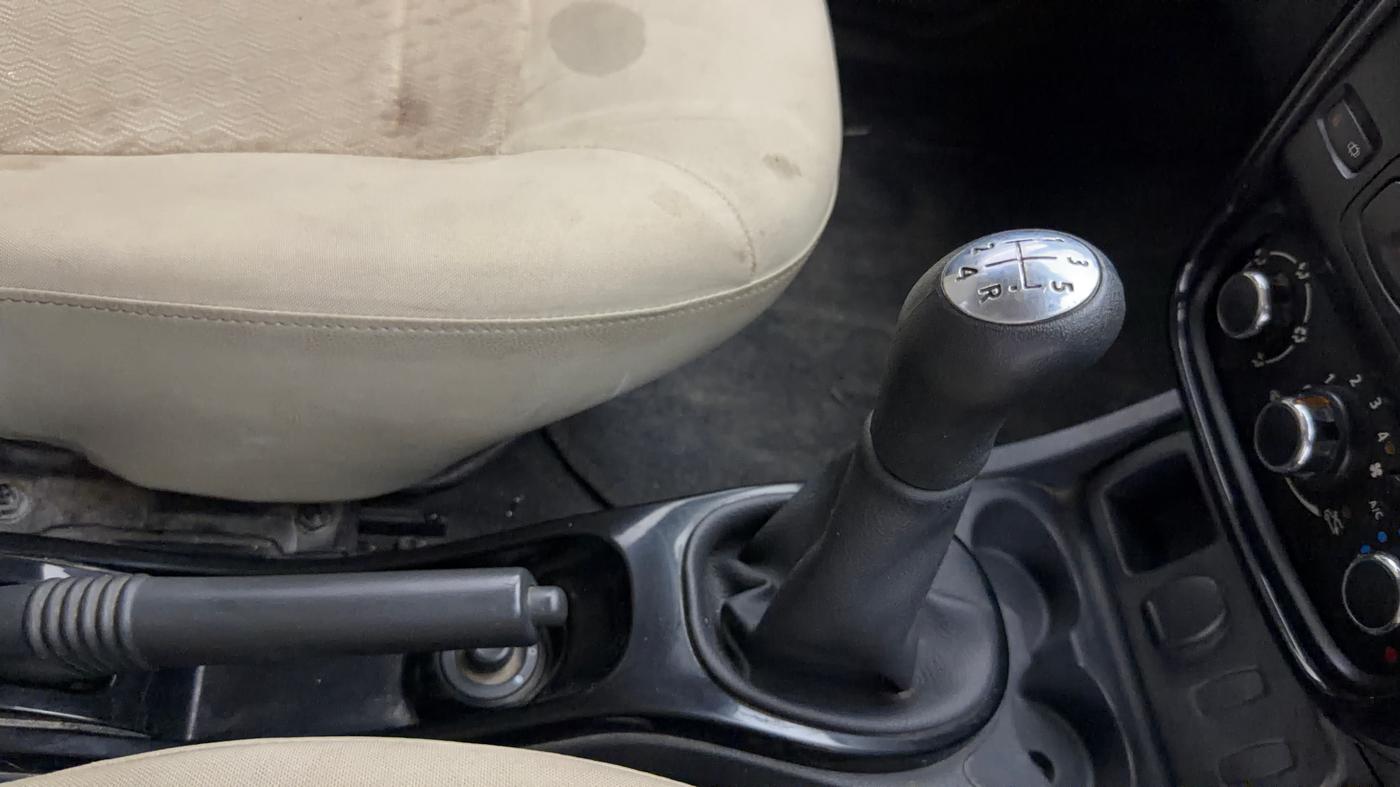 2014 Renault Duster RXL PETROL, Petrol, Manual, 78,303 km, Gear Lever