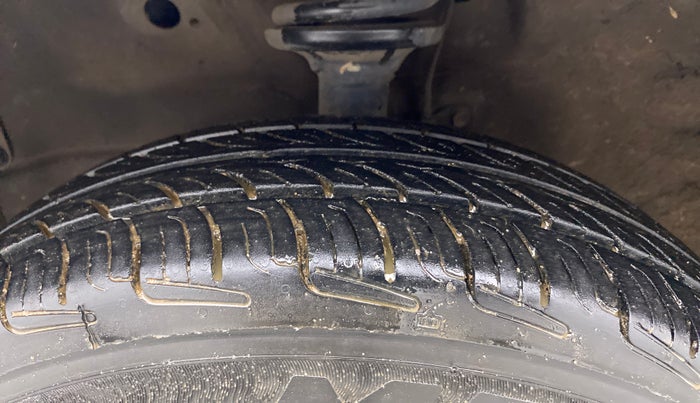 2011 Maruti Wagon R 1.0 LXI, Petrol, Manual, 1,15,218 km, Left Front Tyre Tread