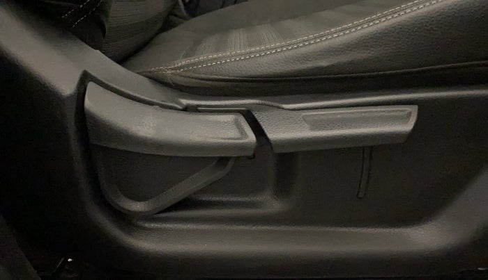 2020 KIA SONET HTK PLUS 1.0 IMT, Petrol, Manual, 76,349 km, Driver Side Adjustment Panel