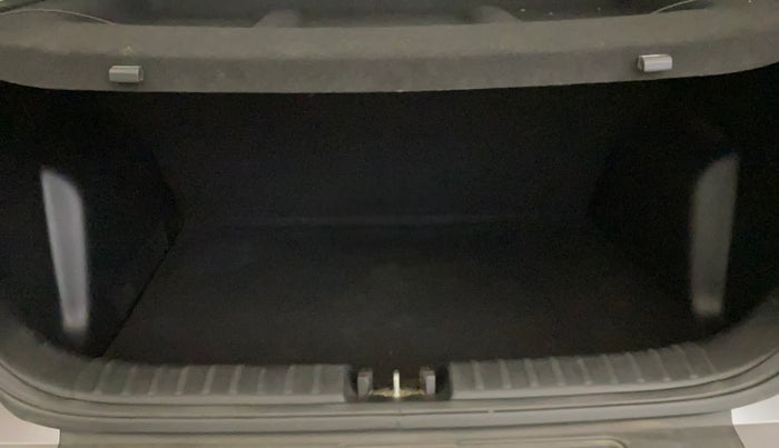 2020 KIA SONET HTK PLUS 1.0 IMT, Petrol, Manual, 76,349 km, Boot Inside