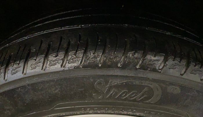 2020 KIA SONET HTK PLUS 1.0 IMT, Petrol, Manual, 76,349 km, Right Front Tyre Tread