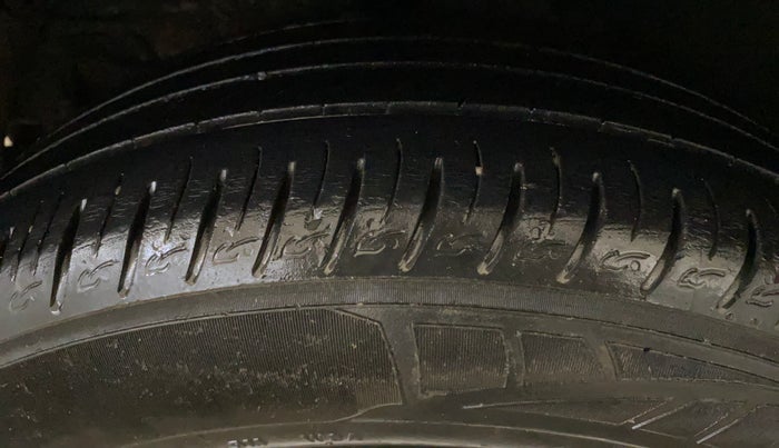 2020 KIA SONET HTK PLUS 1.0 IMT, Petrol, Manual, 76,349 km, Right Rear Tyre Tread