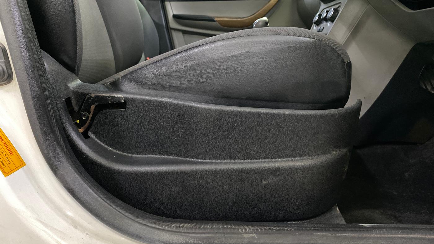 2017 Tata Tiago XE PETROL, Petrol, Manual, 81,993 km, Driver Side Adjustment Panel