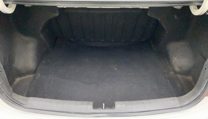 2015 Hyundai Xcent S (O) 1.2, Petrol, Manual, 87,042 km, Boot Inside