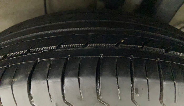 2015 Hyundai Xcent S (O) 1.2, Petrol, Manual, 87,042 km, Left Rear Tyre Tread