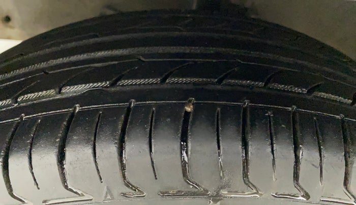 2015 Hyundai Xcent S (O) 1.2, Petrol, Manual, 87,042 km, Left Front Tyre Tread