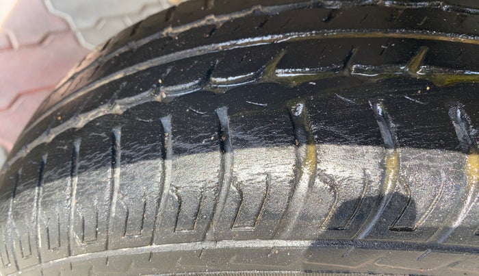 2017 Maruti Wagon R 1.0 VXI, Petrol, Manual, 36,178 km, Left Front Tyre Tread