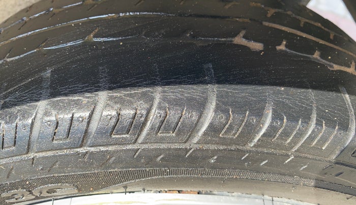 2017 Maruti Wagon R 1.0 VXI, Petrol, Manual, 36,178 km, Left Rear Tyre Tread