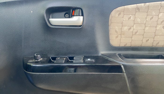2017 Maruti Wagon R 1.0 VXI, Petrol, Manual, 36,178 km, Driver Side Door Panels Control