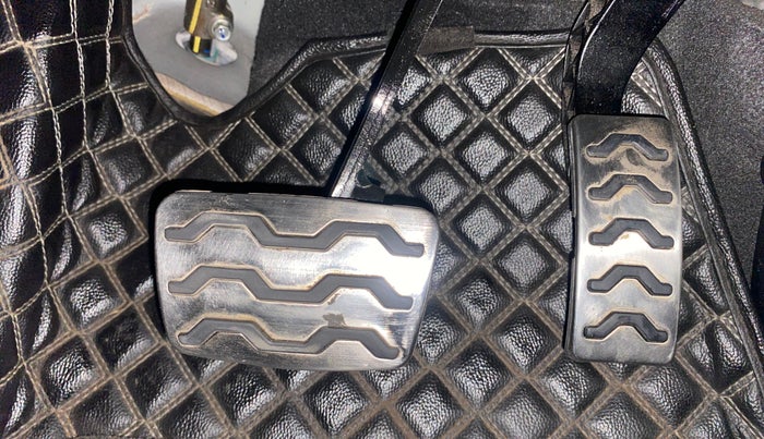 2022 KIA SONET X LINE 1.5 AT, Diesel, Automatic, 63,992 km, Pedals