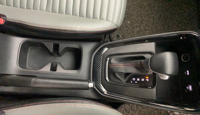 2022 KIA SONET X LINE 1.5 AT, Diesel, Automatic, 63,992 km, Gear Lever