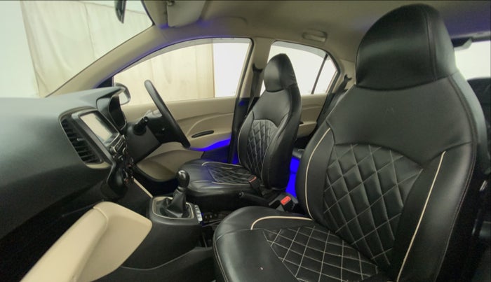 2018 Hyundai NEW SANTRO SPORTZ CNG, CNG, Manual, 1,25,956 km, Right Side Front Door Cabin
