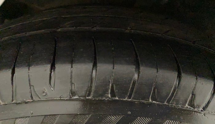 2018 Hyundai NEW SANTRO SPORTZ CNG, CNG, Manual, 1,25,956 km, Right Rear Tyre Tread