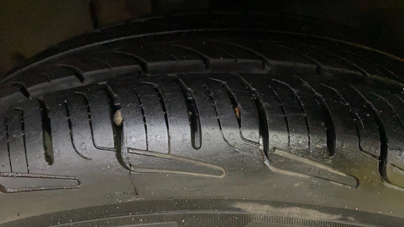 2017 Renault Kwid RXL, Petrol, Manual, 1,06,747 km, Left Front Tyre Tread