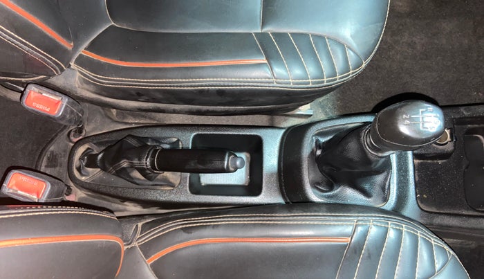 2017 Renault Kwid RXL, Petrol, Manual, 1,06,747 km, Gear Lever