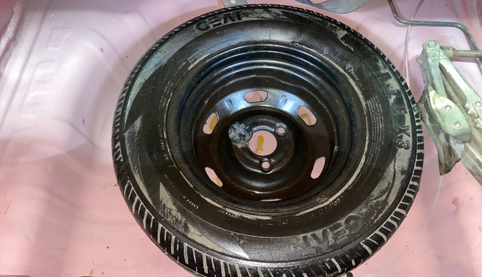 2017 Renault Kwid RXL, Petrol, Manual, 1,06,747 km, Spare Tyre