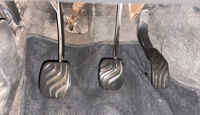 2017 Renault Kwid RXL, Petrol, Manual, 1,06,747 km, Pedals