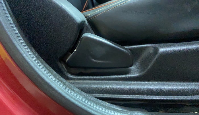 2017 Renault Kwid RXL, Petrol, Manual, 1,06,747 km, Driver Side Adjustment Panel