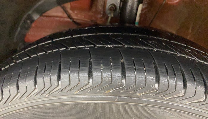 2017 Maruti Dzire VDI, Diesel, Manual, 68,978 km, Left Front Tyre Tread