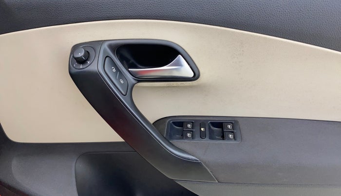 2014 Volkswagen Polo HIGHLINE1.2L, Petrol, Manual, 70,243 km, Driver Side Door Panels Control