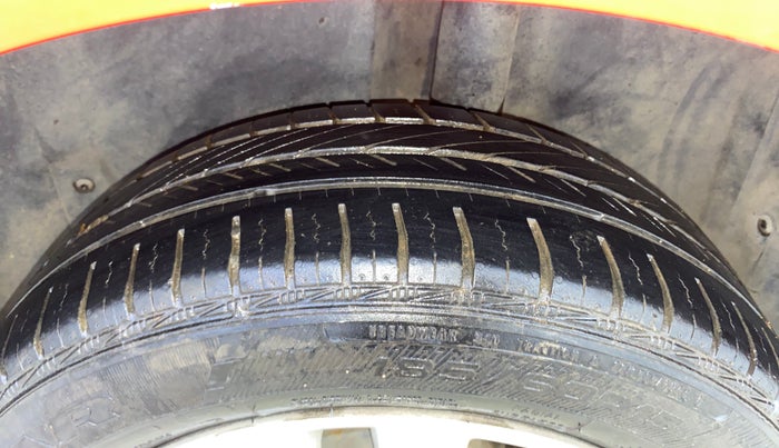 2014 Volkswagen Polo HIGHLINE1.2L, Petrol, Manual, 70,243 km, Left Rear Tyre Tread