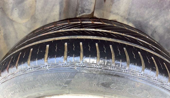 2014 Volkswagen Polo HIGHLINE1.2L, Petrol, Manual, 70,243 km, Right Rear Tyre Tread