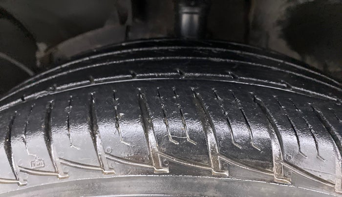 2013 Renault Duster 85 PS RXL DIESEL, Diesel, Manual, 86,799 km, Left Front Tyre Tread