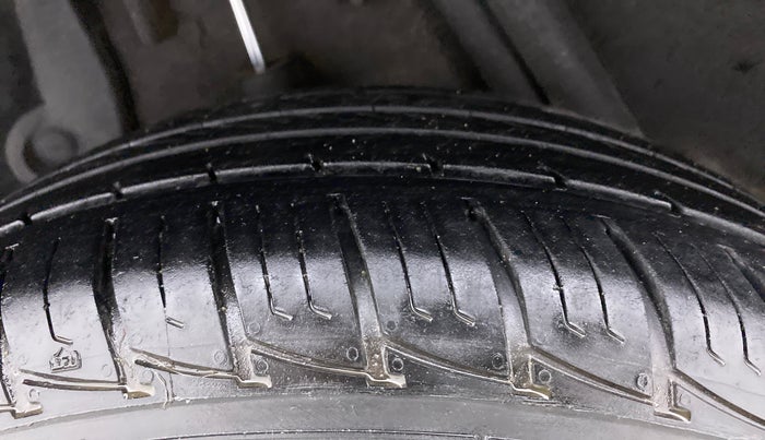 2013 Renault Duster 85 PS RXL DIESEL, Diesel, Manual, 86,799 km, Right Rear Tyre Tread