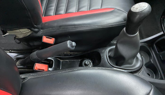 2013 Renault Duster 85 PS RXL DIESEL, Diesel, Manual, 86,799 km, Gear Lever