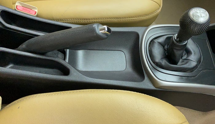 2017 Honda City V MT PETROL, Petrol, Manual, 74,169 km, Gear Lever