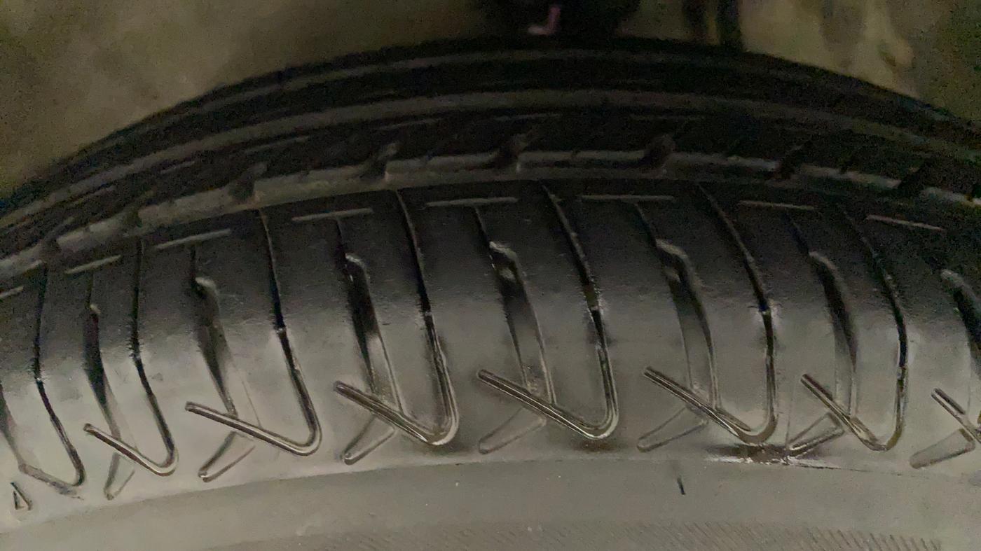 2012 Maruti Alto 800 LXI, Petrol, Manual, 27,138 km, Left Front Tyre Tread