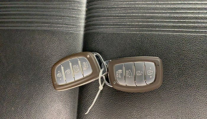 2022 Hyundai NEW I20 Asta (O) 1.0 Turbo DCT Dual Tone, Petrol, Automatic, 44,462 km, Key Close Up