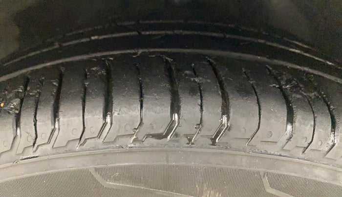 2022 Hyundai NEW I20 Asta (O) 1.0 Turbo DCT Dual Tone, Petrol, Automatic, 44,462 km, Right Front Tyre Tread