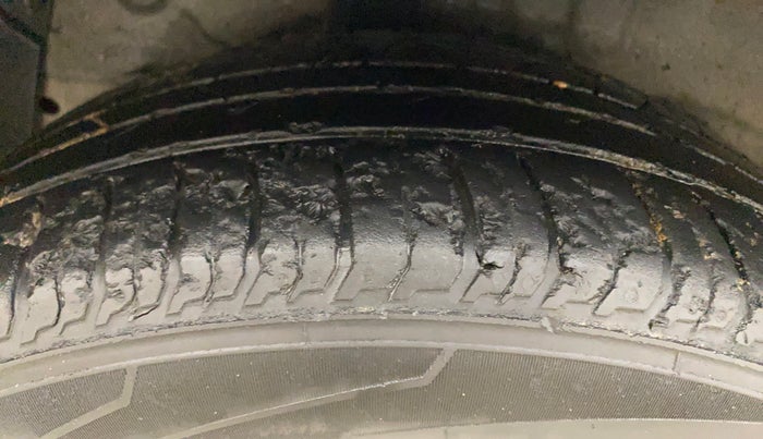 2022 Hyundai NEW I20 Asta (O) 1.0 Turbo DCT Dual Tone, Petrol, Automatic, 44,462 km, Right Rear Tyre Tread