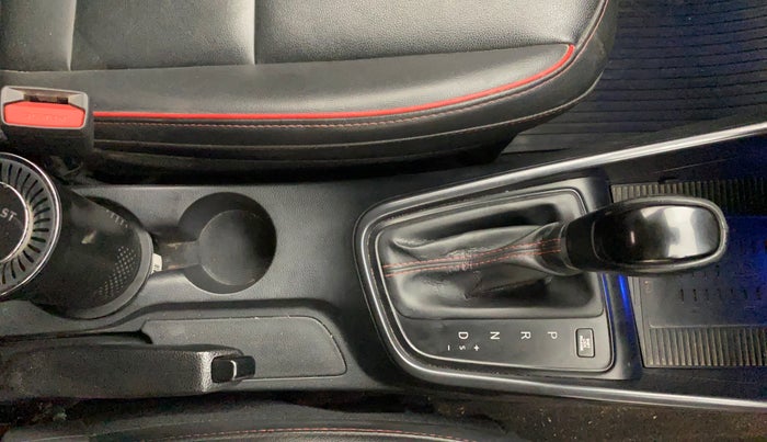 2022 Hyundai NEW I20 Asta (O) 1.0 Turbo DCT Dual Tone, Petrol, Automatic, 44,462 km, Gear Lever