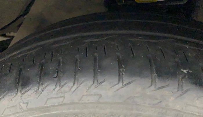 2018 Toyota Innova Crysta 2.8 ZX AT 7 STR, Diesel, Automatic, 47,029 km, Right Front Tyre Tread