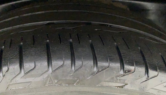 2018 Toyota Innova Crysta 2.8 ZX AT 7 STR, Diesel, Automatic, 47,029 km, Right Rear Tyre Tread